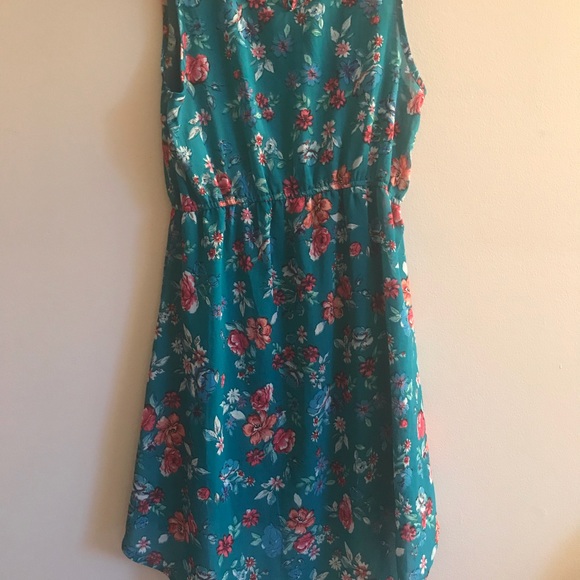 Dress - Picture 4 of 7